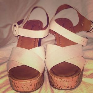 American eagle white wedges